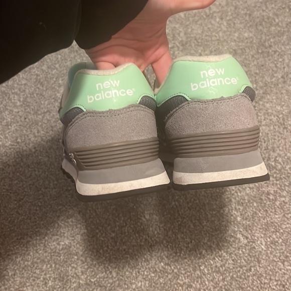 Women’s 7.5 New Balance Sneakers - Picture 5 of 5